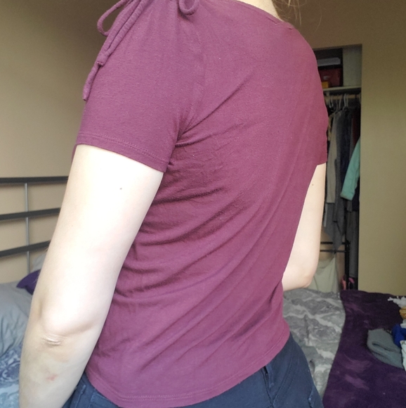 Cute burgundy T-shirt - Picture 2 of 3
